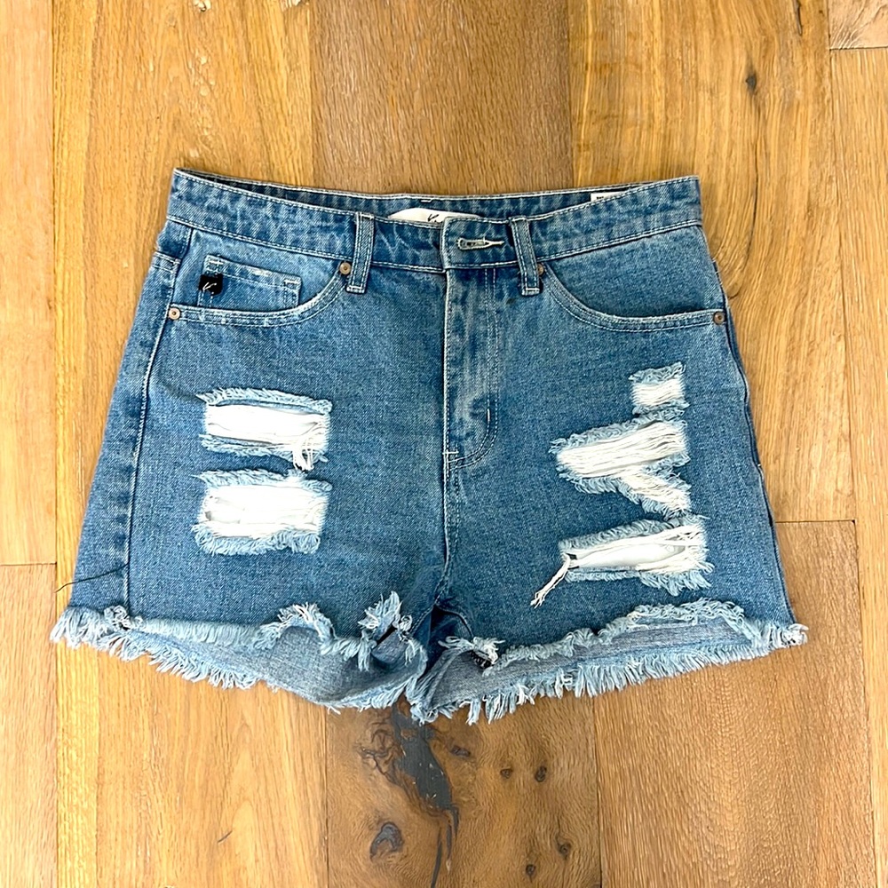 Medium size, women’s kancan brand ripped jean shorts